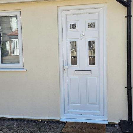 Cozy Studio Near To Tube Station Redbridge Екстериор снимка
